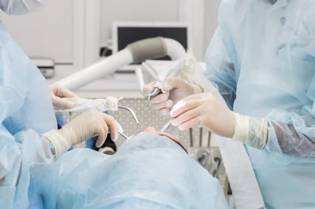 Ile kosztuje przeszczep dziąsła? Sprawdź ceny w klinikach w Polsce